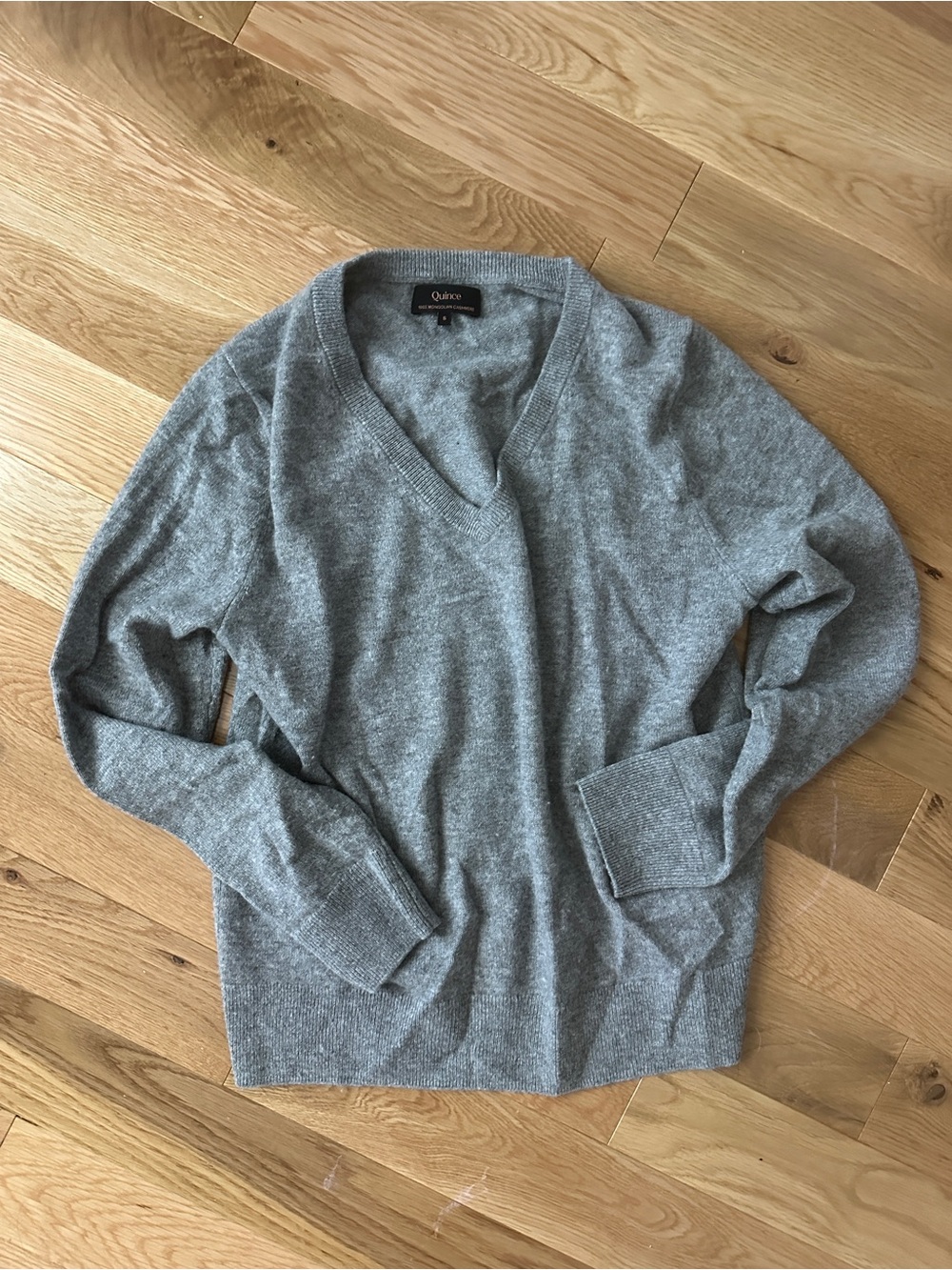 Quince Heather Gray V-Neck Cashmere Sweater
